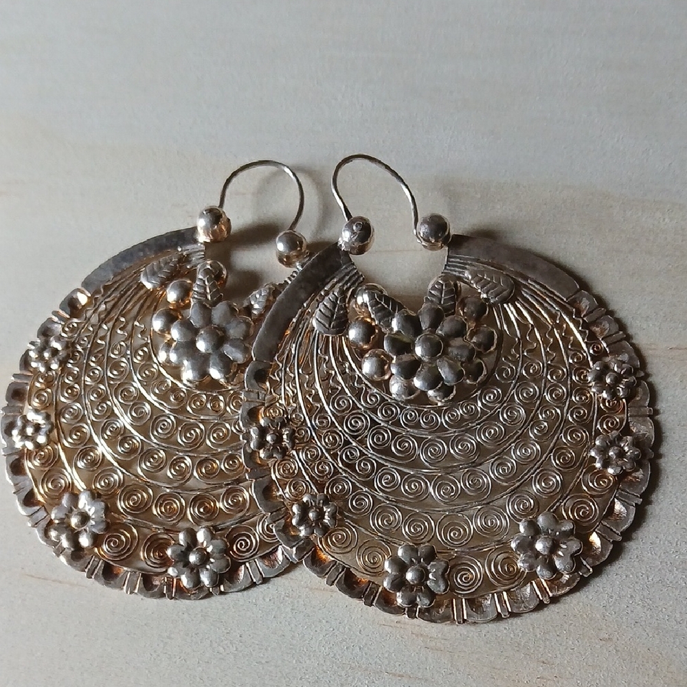 Arracadas Jerezanas Solid Silver Hoop Earrings